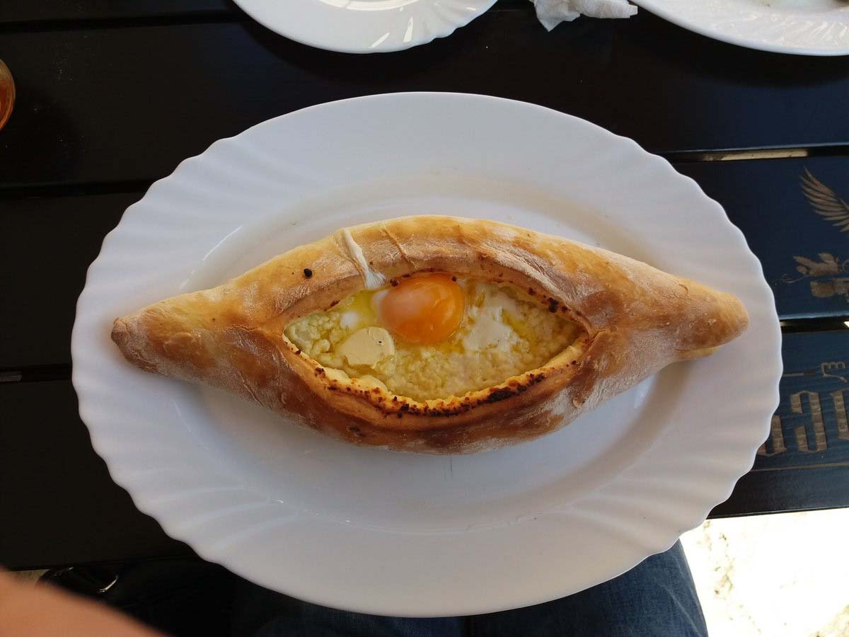 khachapuri georgian food